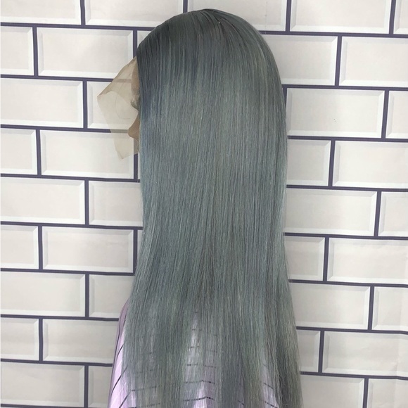 T Part 20inch Lace Front Wig Human Hair ( Glistening Grey) - Picture 3 of 4